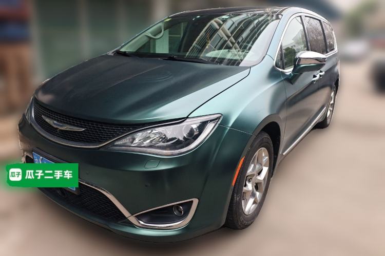 Used Chrysler Grand Voyager 2017 3.6L Premium Edition