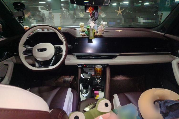 Used Geely Auto Monjaro L 2021 2.0TD DCT EVO Two-Wheel Drive Prestige Version Center Console