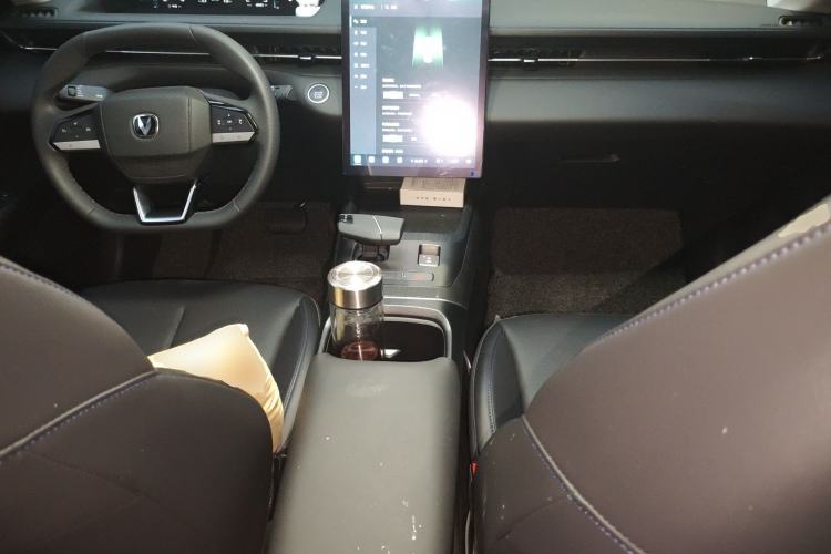 Used CHANGAN Eado 2025 Blue Whale 1.5T 500Bar Prestige Model Center Console