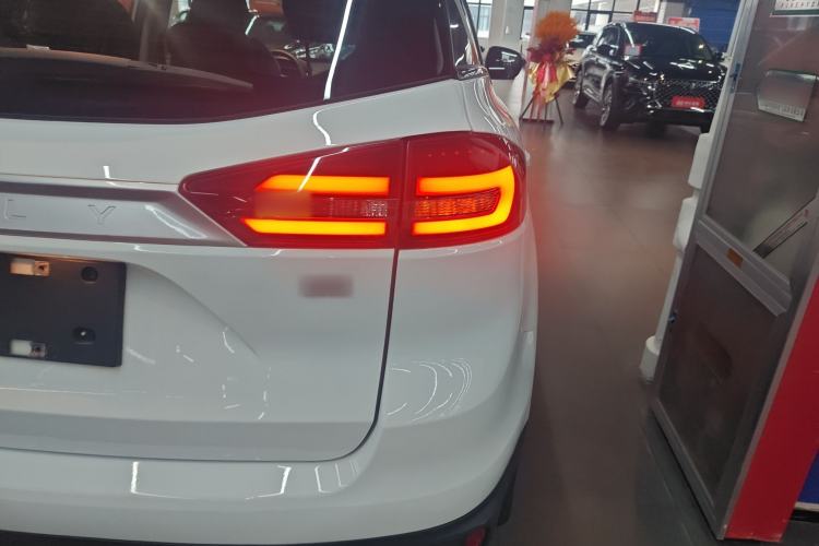 Used Geely Auto Emgrand X7 Sport 2021 Million Edition 1.8TD DCT Two-Wheel Drive Comfort Model Right Rear Taillight