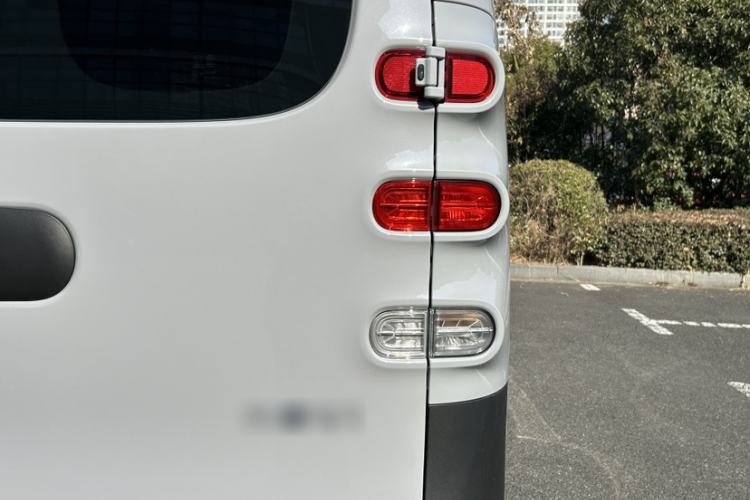 Used SAIC MAXUS Dana V1 2025 V1+ Short Wheelbase Low-Roof Multi-Function Version (42 kWh)