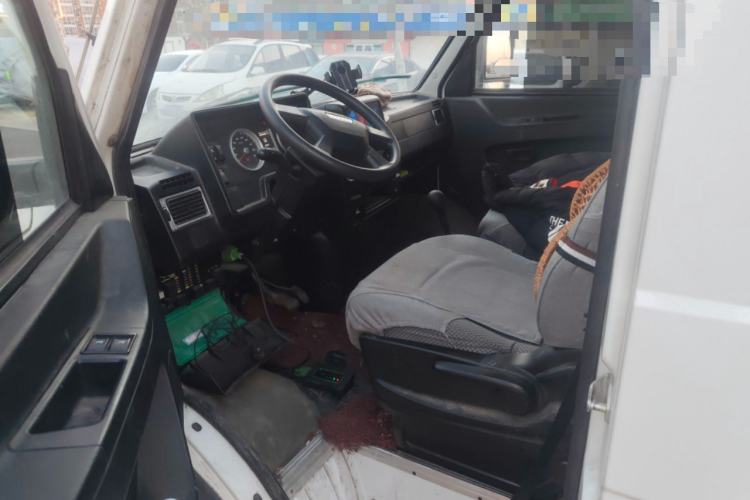 Used Iveco Daily 2021 2.5T A40 M1 Passenger Van 5-9 Seats Long Wheelbase Mid-Roof Design Dual Tires Manual Doors