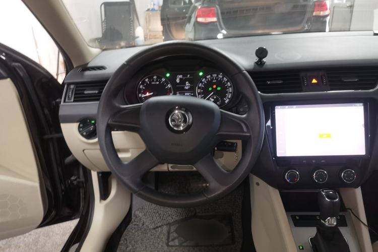 Used Skoda Octavia 2015 1.6L Automatic Yijie Edition
