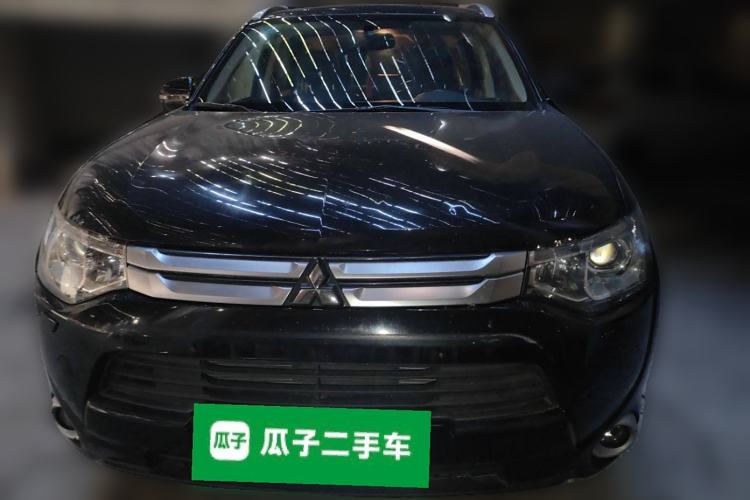 Used Mitsubishi Outlander 2014 2.4L 4x4 Deluxe Value Edition 7 Seats
