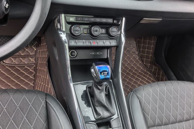 Used Skoda Karoq 2020 TSI280 Luxury Smart Edition China VI Standard Gear Lever