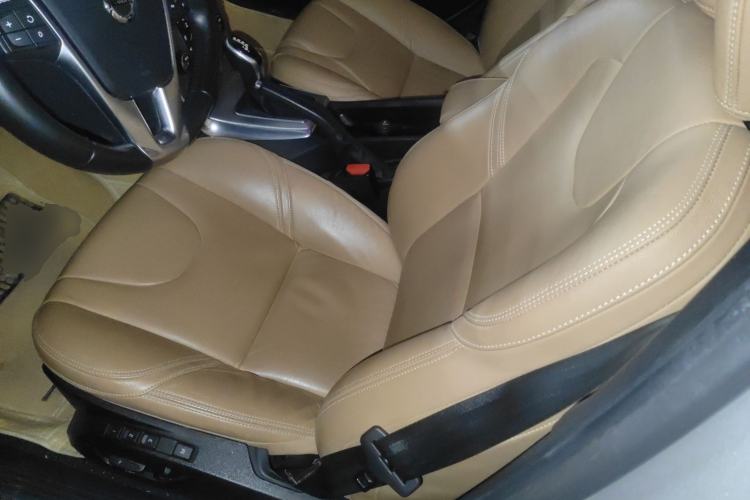 Used Volvo V40 2017 T3 Zhiya Edition
