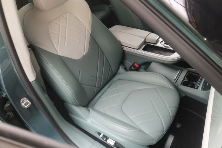 Used ARCFOX Alpha S 2023 735E+ Forest Edition 160kW Right Front Seat