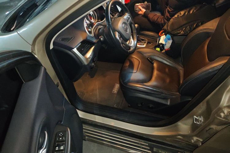 Used Jeep Cherokee 2016 2.4L Leading Edition