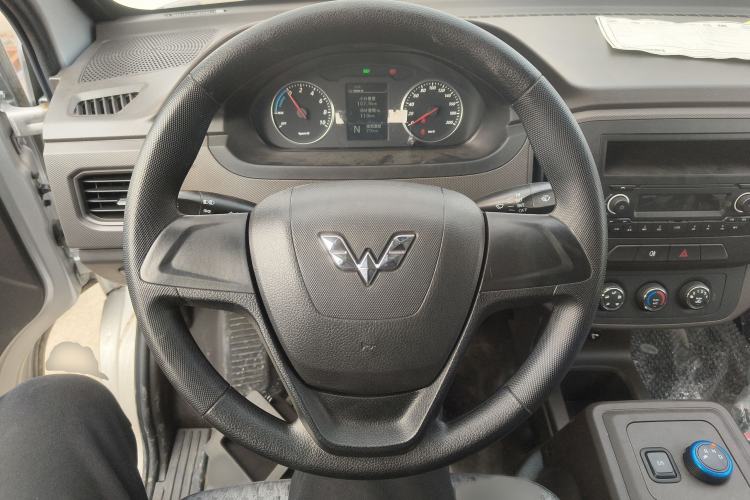 Used Wuling Rongguang New Truck EV 2023 Container Truck Single Row Single Layer Side-Opening Door