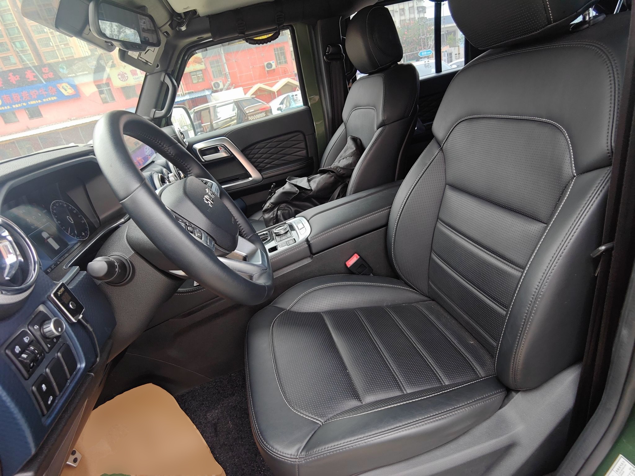 Переднее сиденье в автомобиле