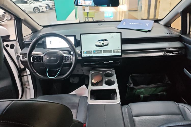 Used AION Y 2022 Plus 70 Smart Edition Center Console