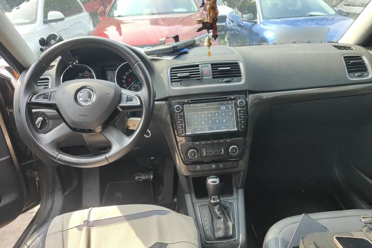 Used Skoda Yeti 2014 1.8TSI DSG All-Wheel Drive Edition Center Console