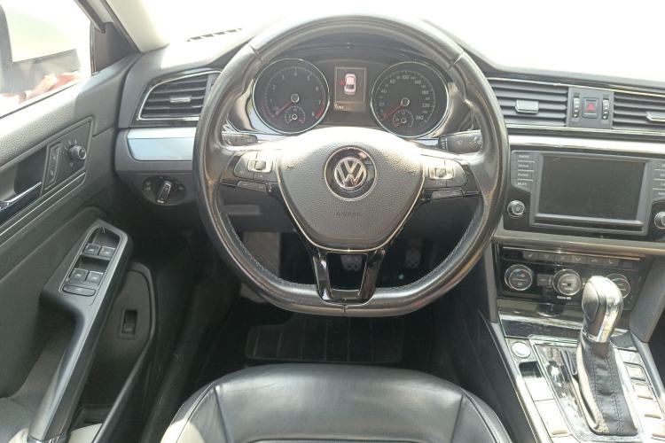 Used Volkswagen Lamando 2015 280TSI DSG Luxury Edition
