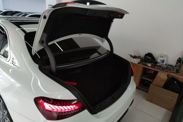 Used Mercedes-Benz E-Class 2022 Revised Version E 300 L Sporty and Stylish Edition Trunk