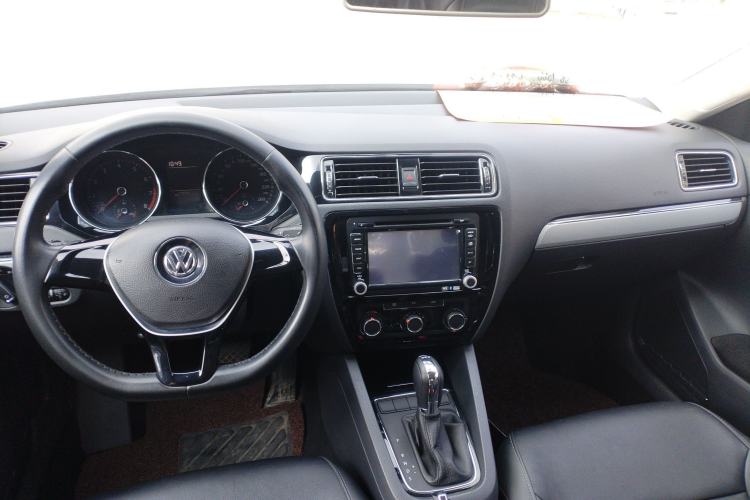 Used Volkswagen Sagitar 2015 230TSI Automatic Comfort Version
