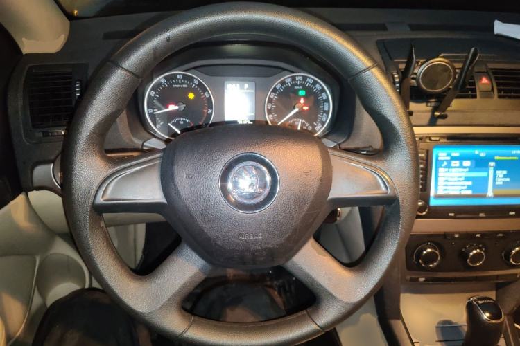 Used Skoda Octavia 2015 Classic Model 1.6L Automatic Yijie Version
