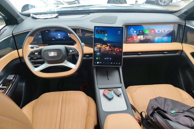 Used Geely Galaxy L7 2024 1.5T 115 km PLUS Dragon Edition Center Console