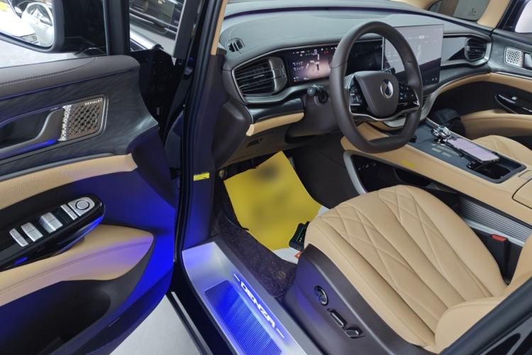 Used Denza D9 2025 DM-i Intelligent Drive 1020 Four-Wheel Drive Prestige Model
