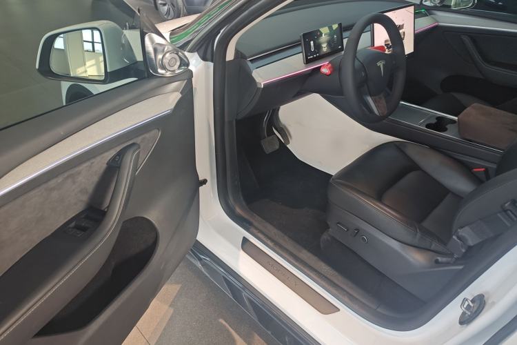 Used Tesla Model Y 2024 Long-Range All-Wheel-Drive Version