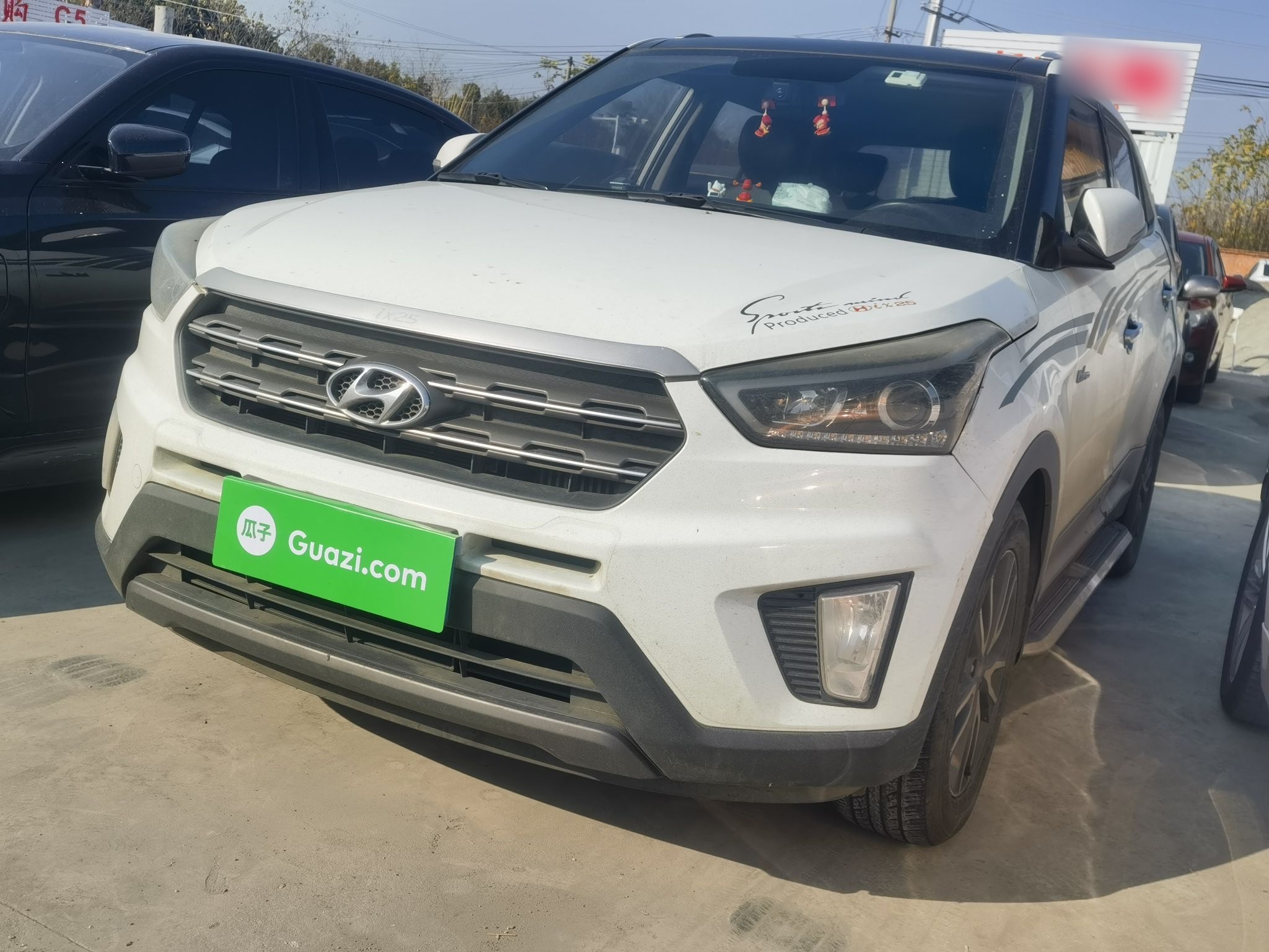 تحت مقدمة السيارة