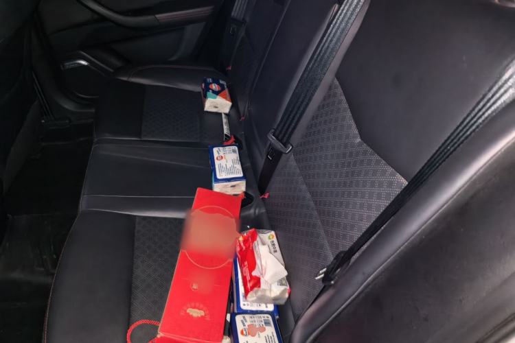 Used CHANGAN Eado 2019 Blue Whale Edition 280T GDI DCT High-Speed Model Left Rear Seat