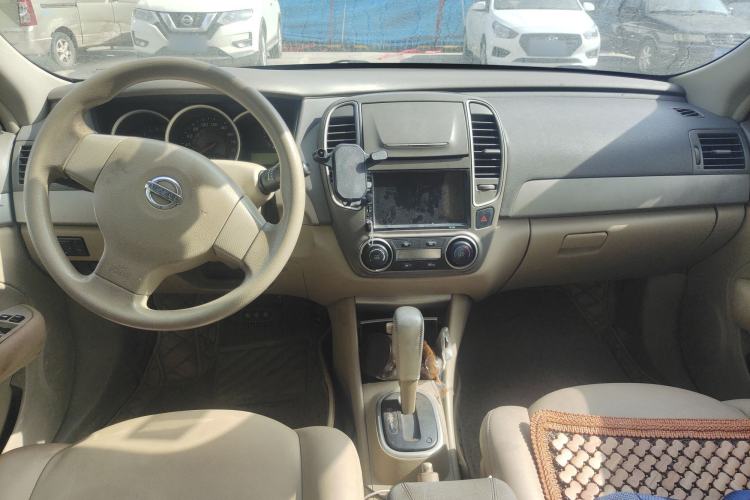 Used Nissan Sylphy 2012 Classic 1.6XE Automatic Comfort Edition Center Console