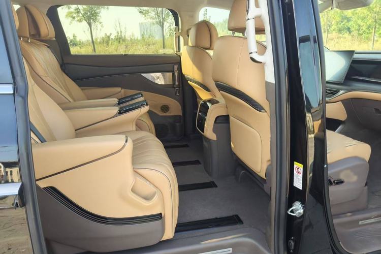 Used Denza D9 2022 EV 600 Four-Wheel Drive Prestige Model