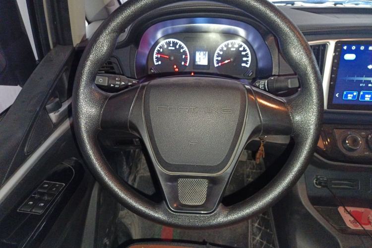 Used FORTHING Lingzhi 2022 M5 1.6L Practical Model 5 Seats Steering Wheel