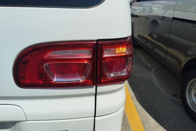 Used FORTHING Lingzhi 2018 M5L 2.0L 7-Seater Comfort Model
