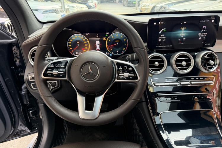 Used Mercedes-Benz GLC 2022 Second Facelift GLC 260 L 4MATIC Dynamic Edition Interior 11