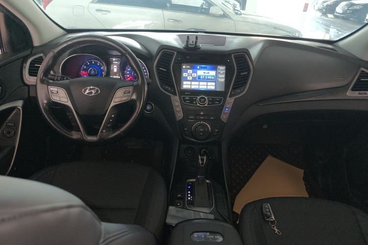 Used Hyundai Santa Fe 2015 2.0T Automatic 4x4 Smart 7-Seater
