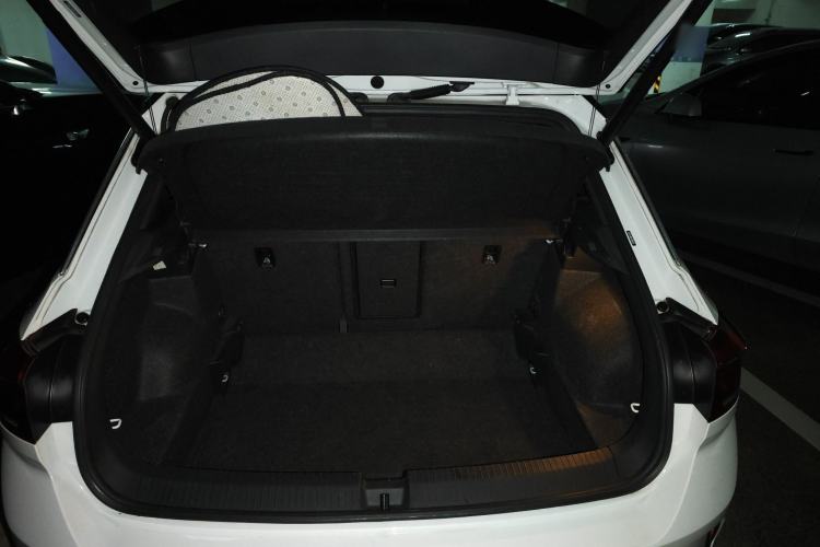 Used Volkswagen T-ROC 2021 280TSI DSG Two-Wheel Drive R-Line Pro Connected Version Trunk