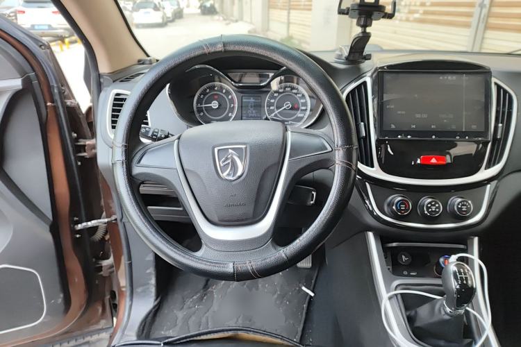 Used Baojun 560 2015 1.8L manual Comfort trim level