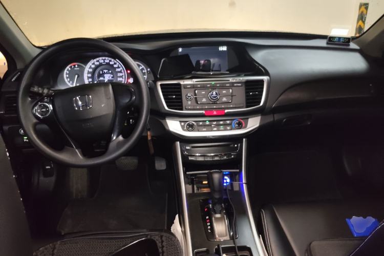 Used Honda Accord 2014 2.0L LX Comfort Edition Center Console