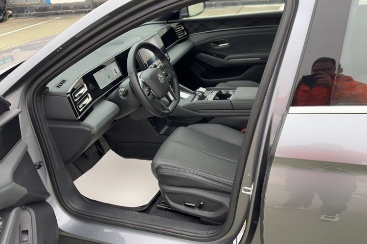 Used BYD Qin L 2025 DM-i Smart Drive 120KM Superior Model
