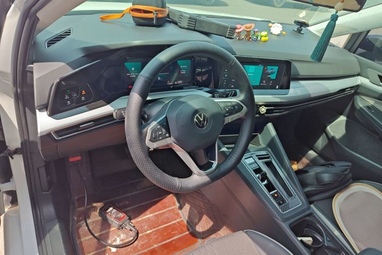 Used Volkswagen Golf 2023 Facelift 280TSI DSG Pro Center Console