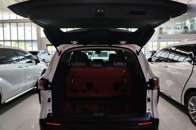 Used Toyota Granvia 2024 2.5L Hybrid Comfort Edition
