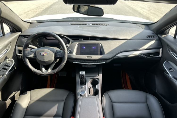 Used Cadillac XT4 2018 28T Two-Wheel-Drive Luxury Model
