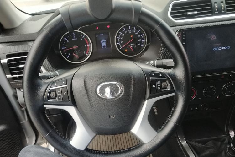 Used Great Wall Wingle 5 2017 2.0T European-Style Diesel Two-Wheel-Drive Elite Version with Large Double Cab – GW4D20B Steering Wheel