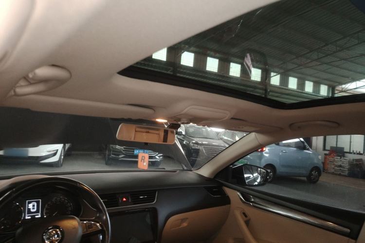 Used Skoda Octavia 2017 1.6L Automatic Smart Drive Edition Headliner