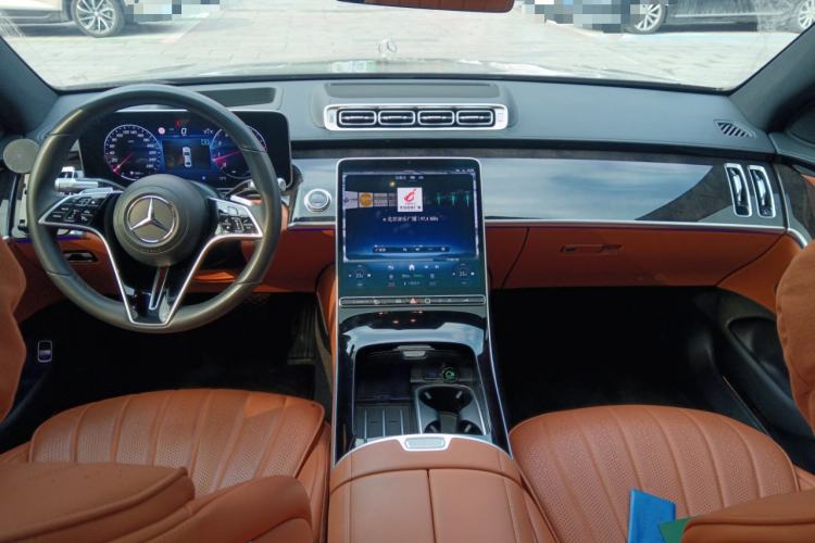 Used Mercedes-Benz S-Class 2024 S 400 L Luxury Model Center Console