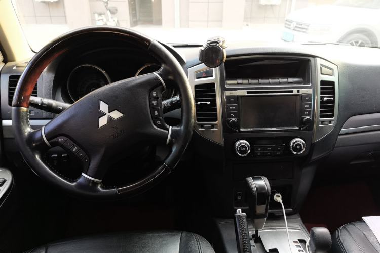 Used Mitsubishi Pajero 2016 3.0L Automatic Prestige Version China V Standard
