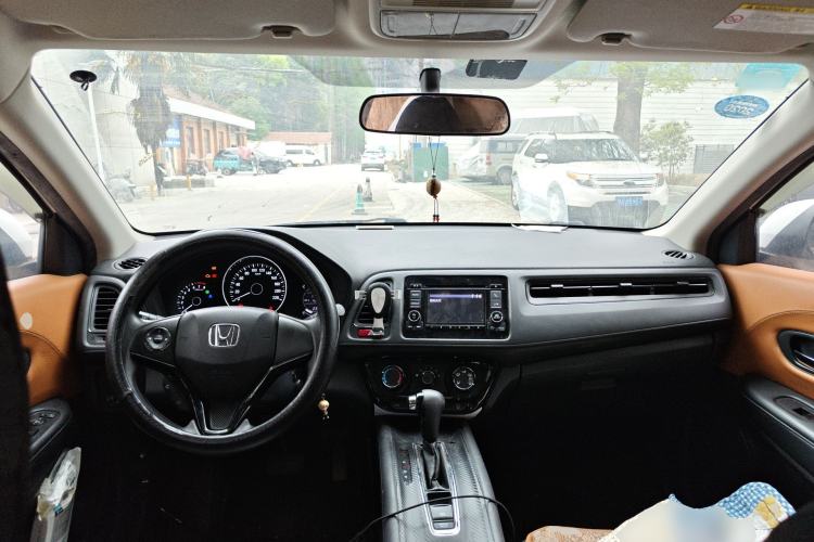 Used Honda Vezel 2015 1.5L CVT two-wheel drive Comfort trim Center Console