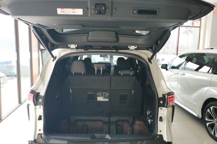 Used Toyota SIENNA 2021 2.5L Hybrid Premium Edition Trunk