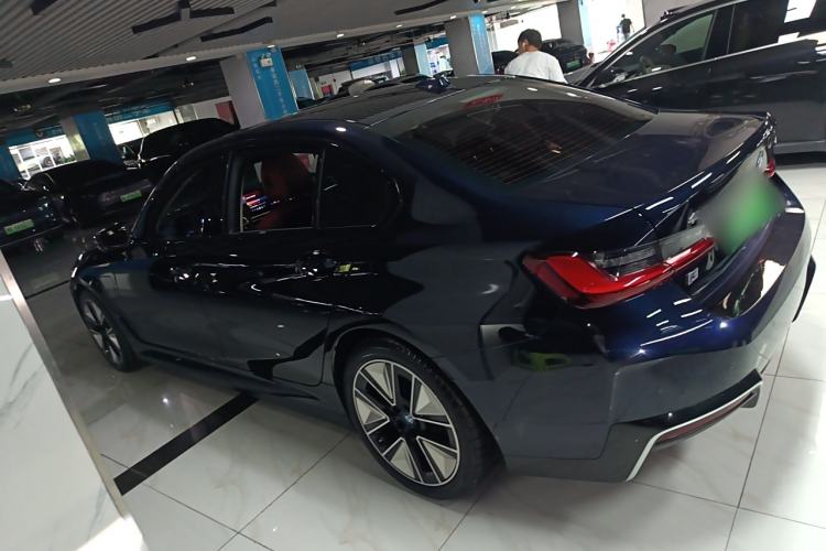 Used BMW i3 2023 eDrive 40 L Midnight Sports Package
