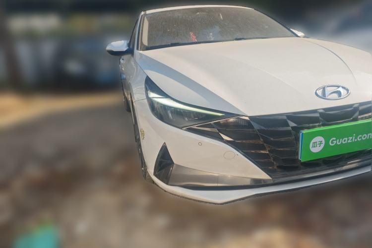 Used Hyundai Elantra 2021 1.5L CVT LUX Prestige Edition Front Right 45 Deg