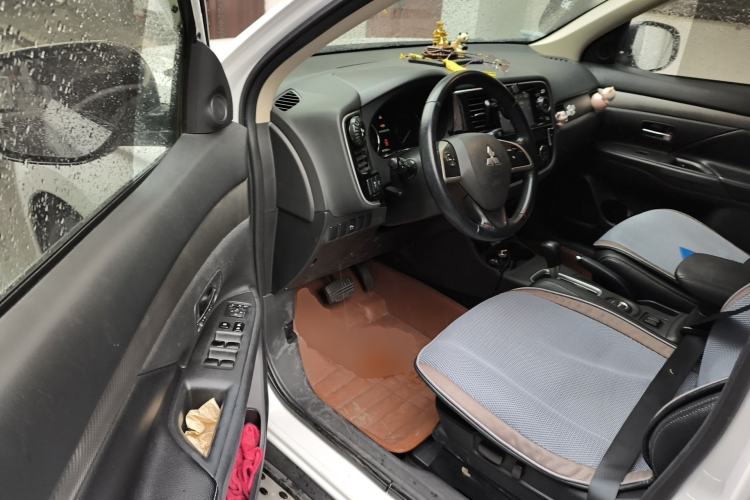 Used Mitsubishi Outlander 2013 2.4L 4x4 Luxury Navigation Edition 5 Seats