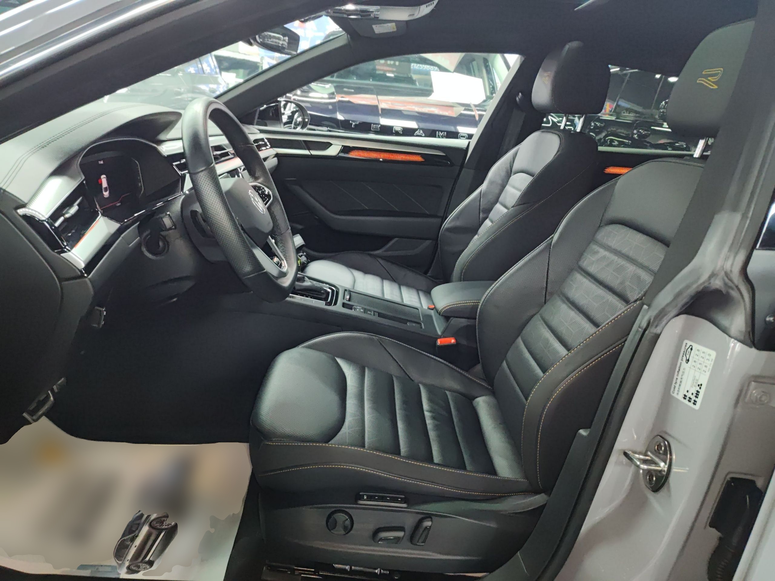 Переднее сиденье в автомобиле