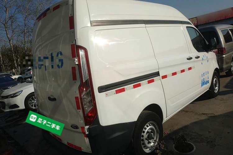 Used Ford Transit 2017 2.0T Diesel Van Short Wheelbase Mid-Roof China V Standard
