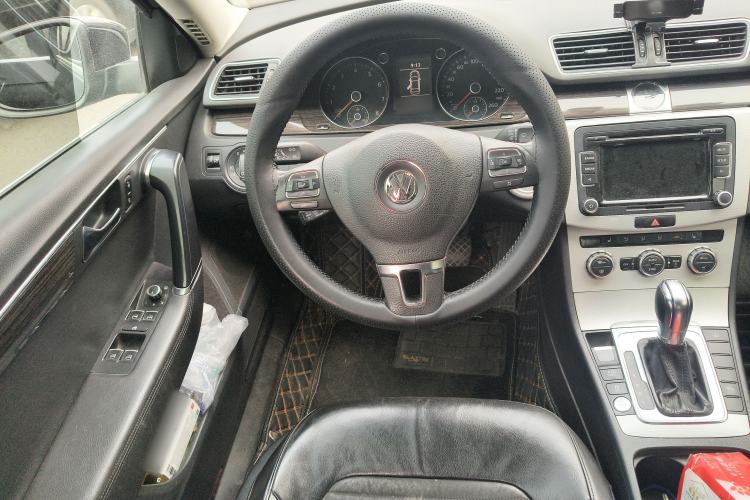 Used Volkswagen Magotan 2012 Facelift 2.0 TSI Prestige Model
